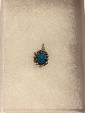 🩵💚🩵Vtg Sterling Silver Genuine Raw & Rare Native American Turquoise Oval Pendant